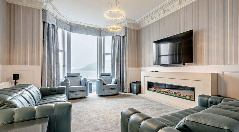 Photo of 6 Bed in Dunoon