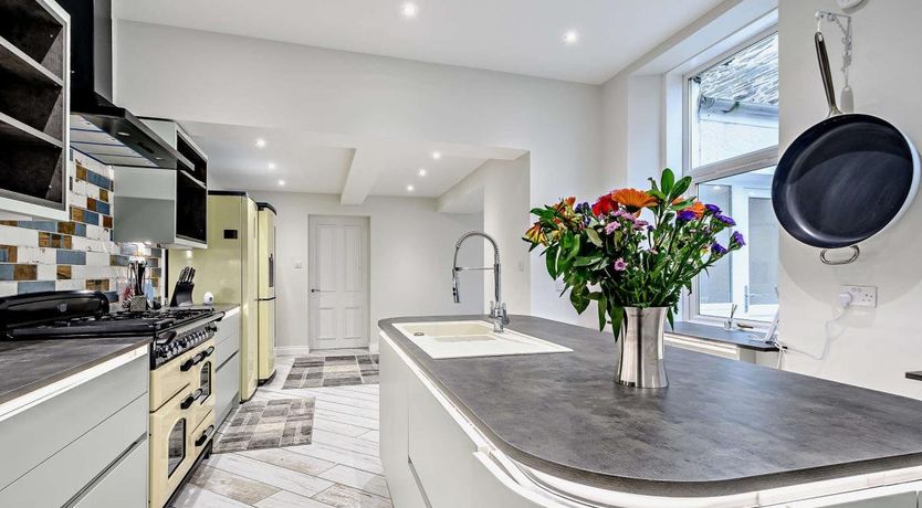 Photo of 6 Bed in Dunoon