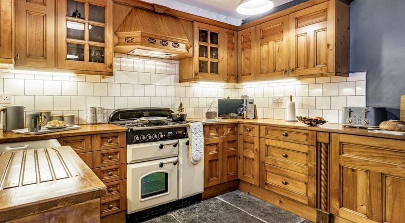 Photo of 3 Bed in Tenby