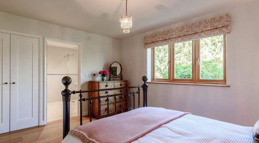 Photo of 1 Bed in Hurst Green