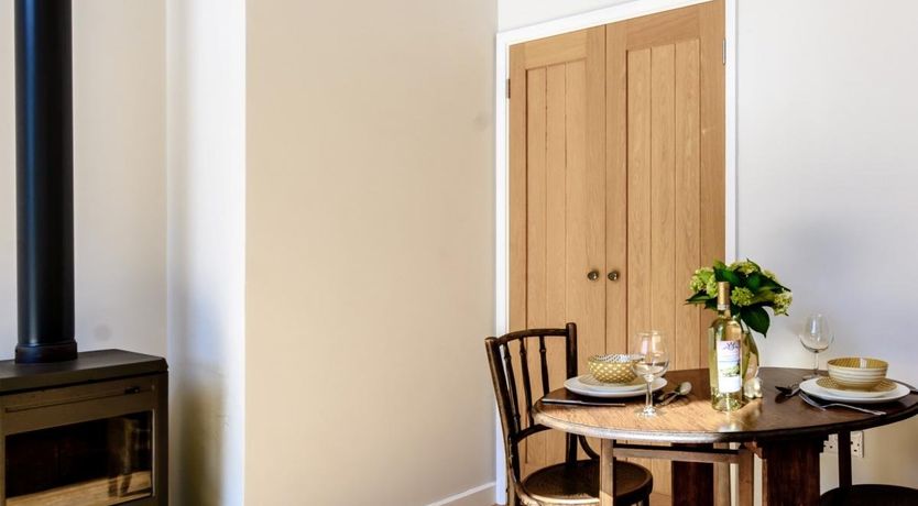 Photo of 1 Bed in Hurst Green