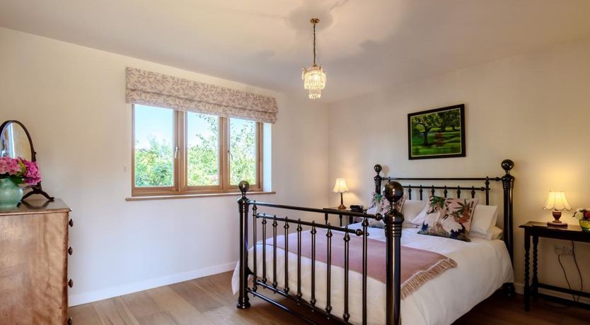 Photo of 1 Bed in Hurst Green