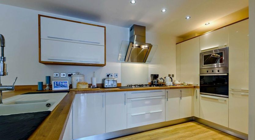 Photo of 2 Bed in Tenby