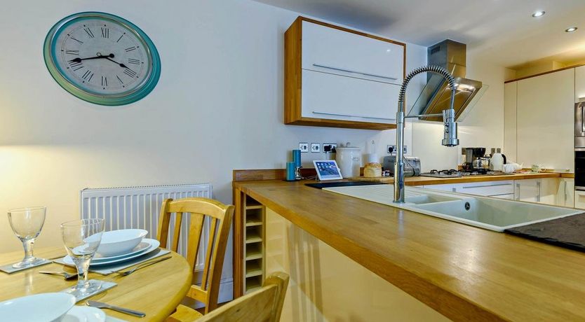 Photo of 2 Bed in Tenby