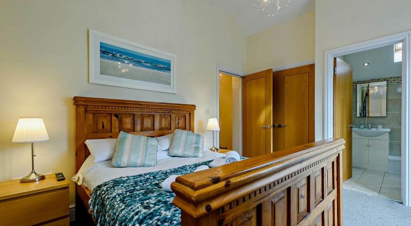 Photo of 2 Bed in Tenby