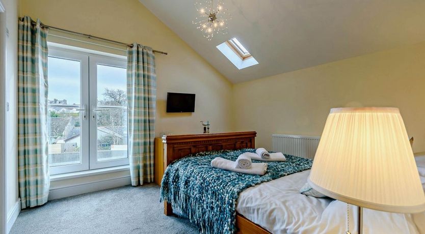 Photo of 2 Bed in Tenby