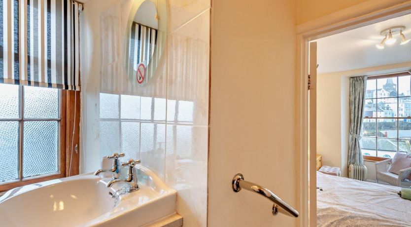 Photo of 1 Bed in Tenby