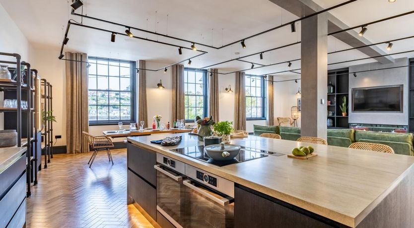 Photo of 5 Bed in Bideford