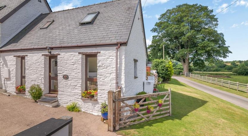 Photo of in Cantref (BN015)