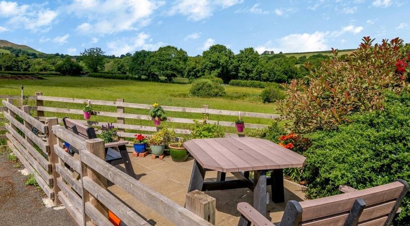 Photo of 1 Bed in Cantref