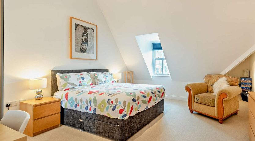 Photo of 3 Bed in Tenby
