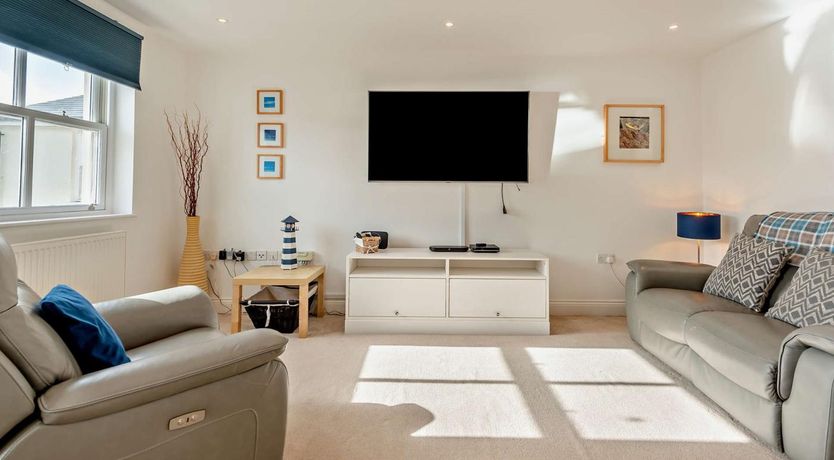 Photo of 3 Bed in Tenby