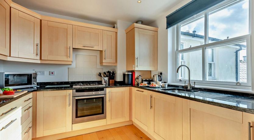 Photo of 3 Bed in Tenby