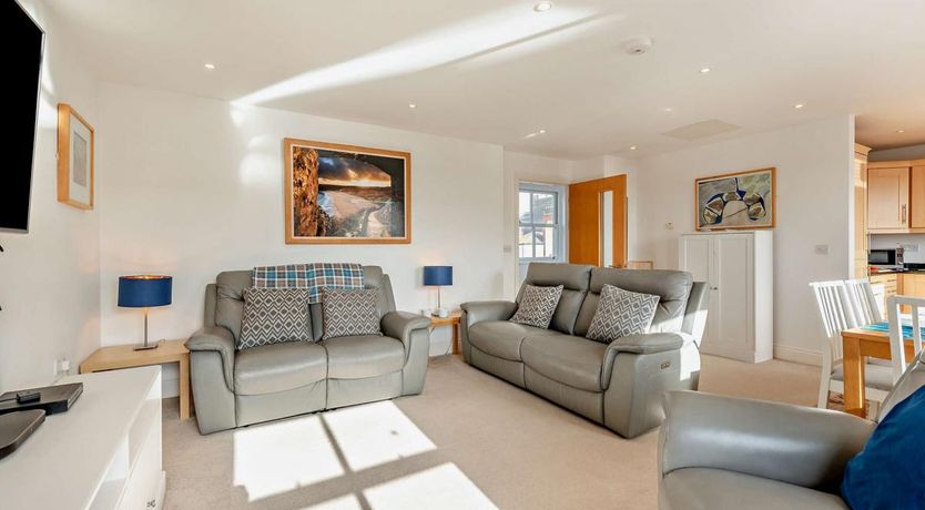 Photo of 3 Bed in Tenby