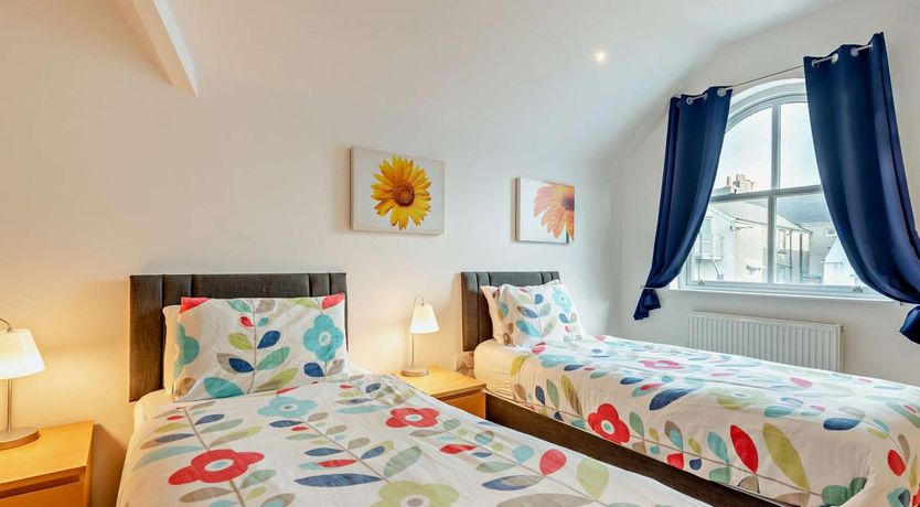 Photo of 3 Bed in Tenby