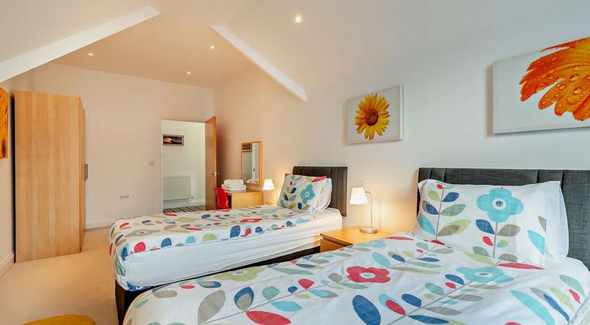 Photo of 3 Bed in Tenby