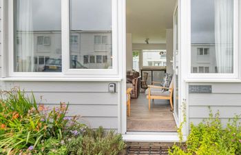 2 Bed in Freshwater East Holiday Home
