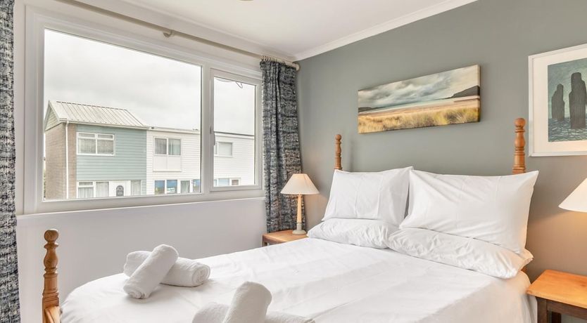 Photo of 2 Bed in Pembroke