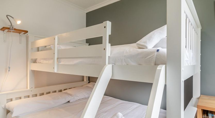 Photo of 2 Bed in Pembroke