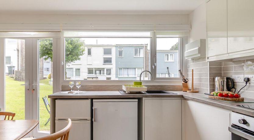 Photo of 2 Bed in Pembroke
