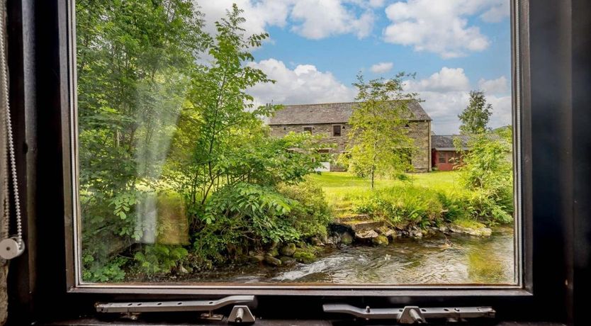 Photo of 4 Bed in High Lorton