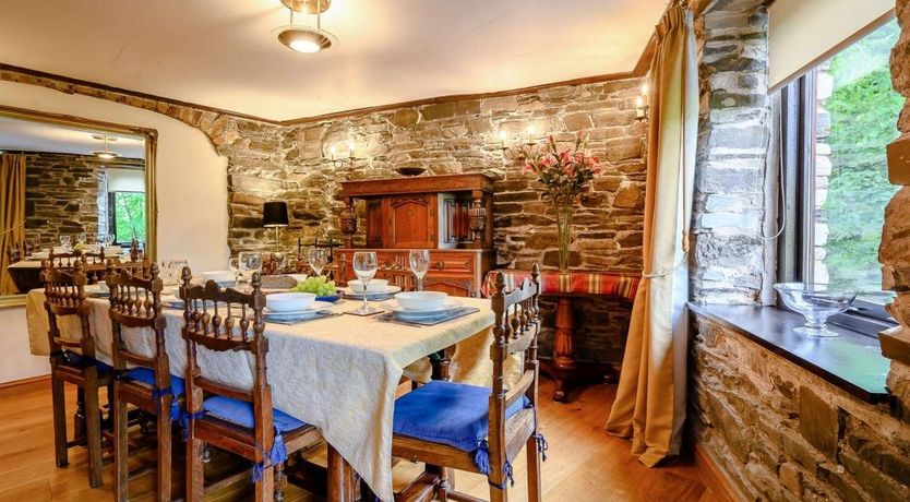 Photo of 4 Bed in High Lorton