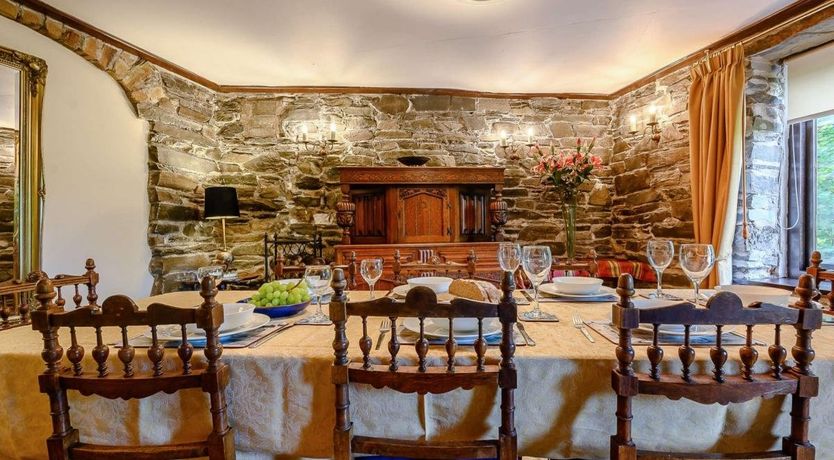 Photo of 4 Bed in High Lorton