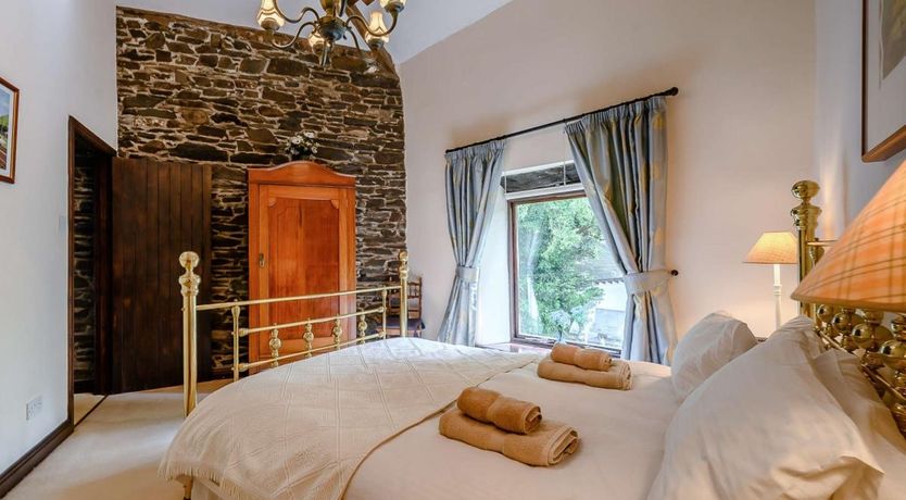 Photo of 4 Bed in High Lorton