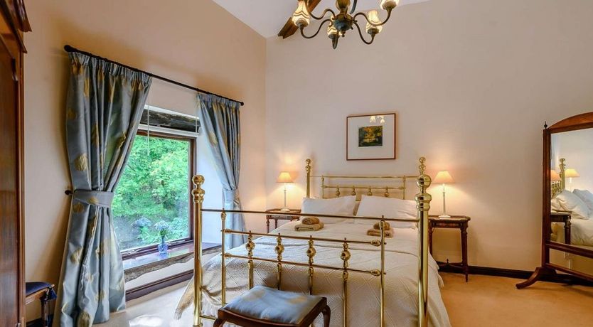 Photo of 4 Bed in High Lorton