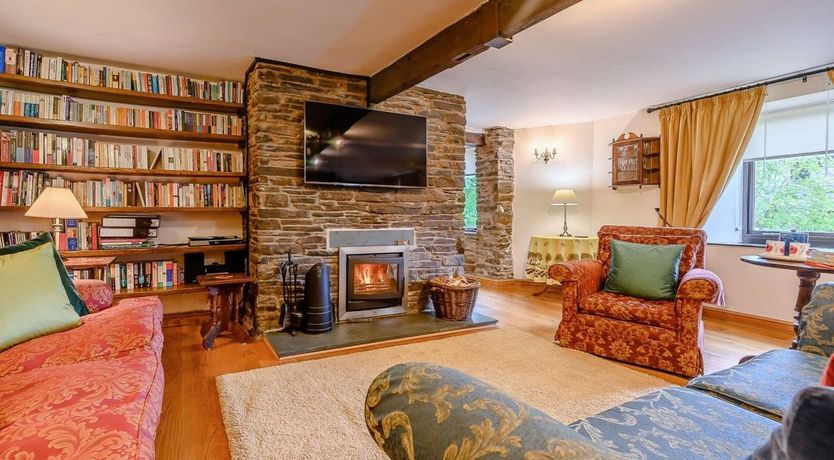 Photo of 4 Bed in High Lorton