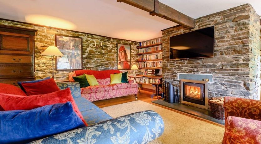 Photo of 4 Bed in High Lorton