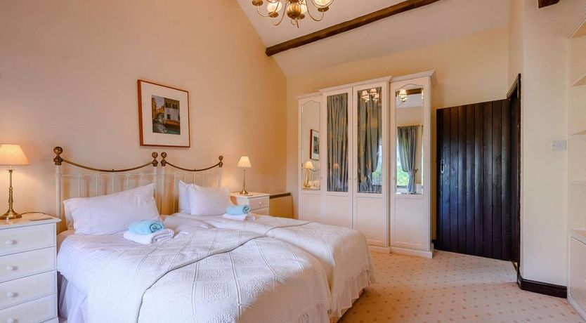 Photo of 4 Bed in High Lorton