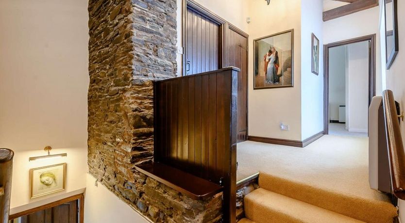 Photo of 4 Bed in High Lorton