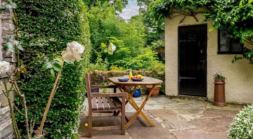 Photo of 4 Bed in High Lorton