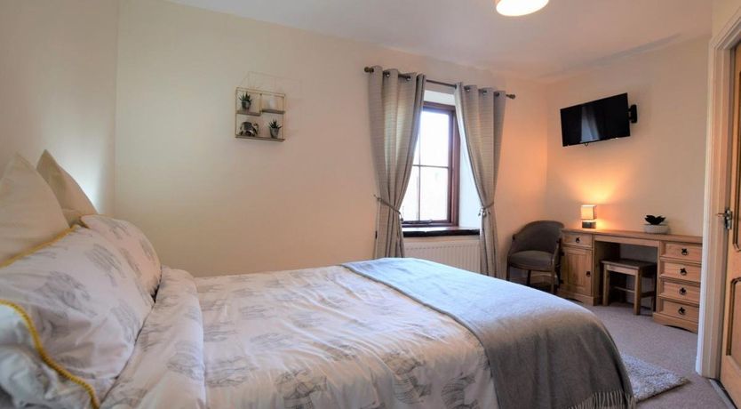 Photo of 5 Bed in Mosser