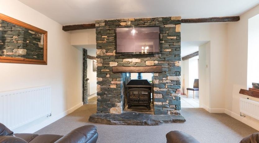 Photo of 5 Bed in Mosser