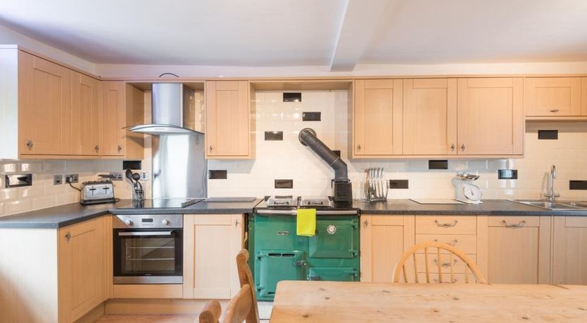 Photo of 5 Bed in Mosser