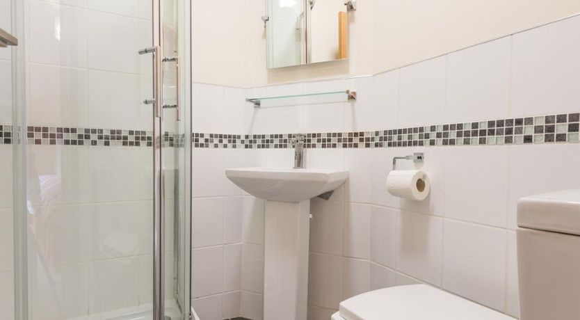 Photo of 5 Bed in Mosser