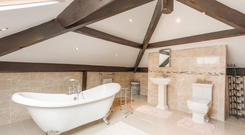 Photo of 5 Bed in Mosser