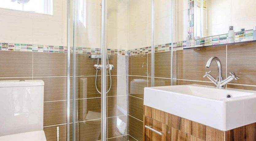 Photo of 2 Bed in Romansleigh