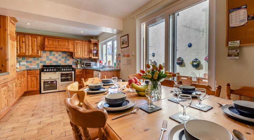 Photo of 6 Bed in Tenby