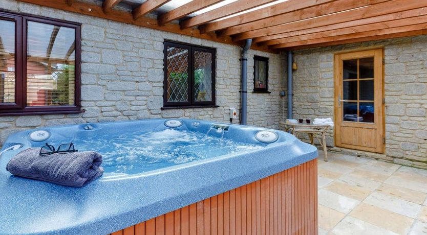 Photo of 2 Bed in Branscombe