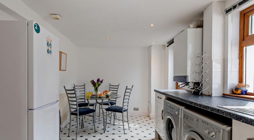 Photo of 3 Bed in Tenby