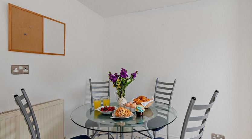 Photo of 3 Bed in Tenby