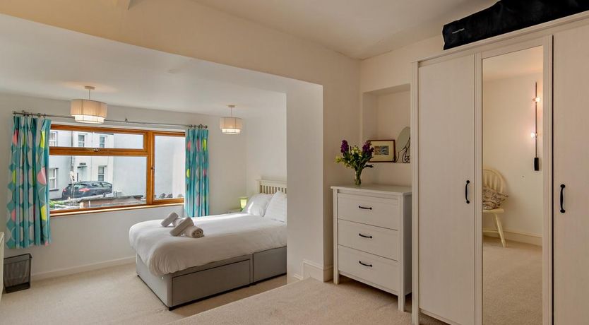 Photo of 3 Bed in Tenby