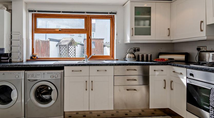 Photo of 3 Bed in Tenby