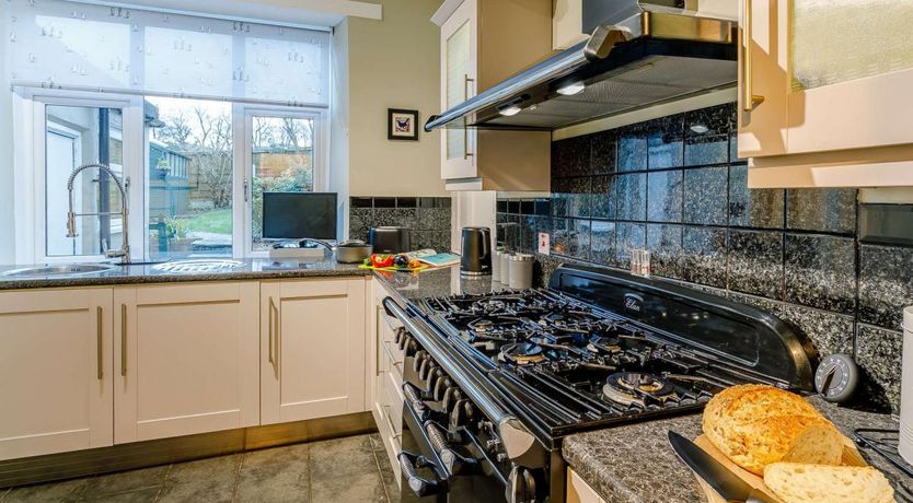 Photo of 2 Bed in Chinley