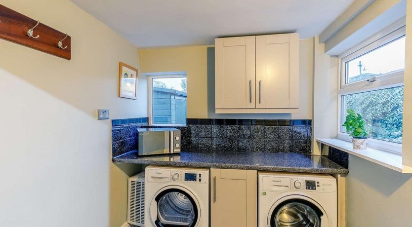 Photo of 2 Bed in Chinley