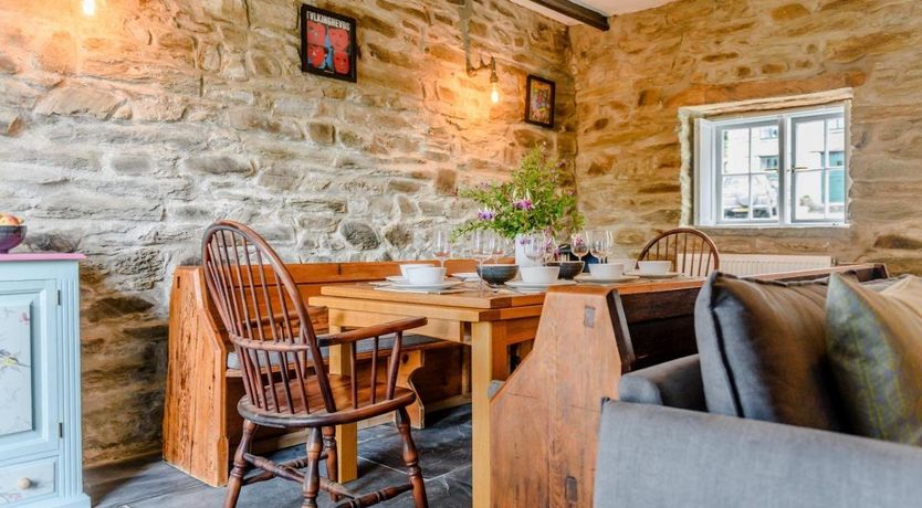 Photo of 4 Bed in Ponthirwaun