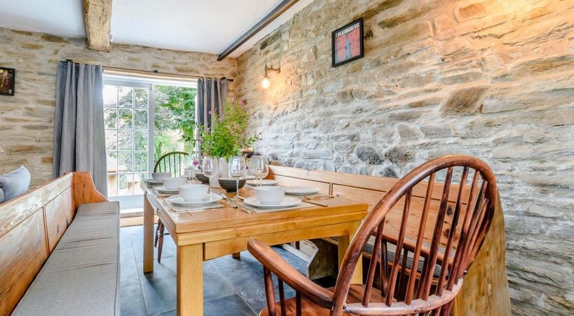 Photo of 4 Bed in Ponthirwaun